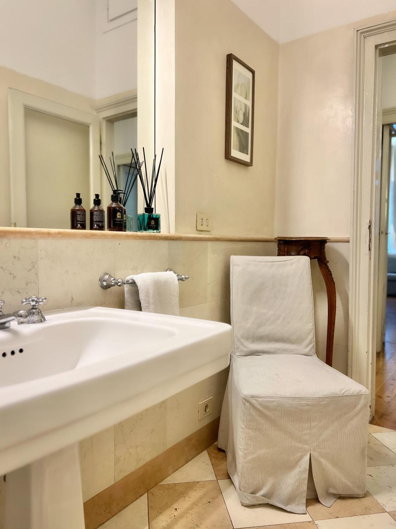 Comecasa 2 Bedrooms Apartment In Via Curtatone Milan Luaran gambar