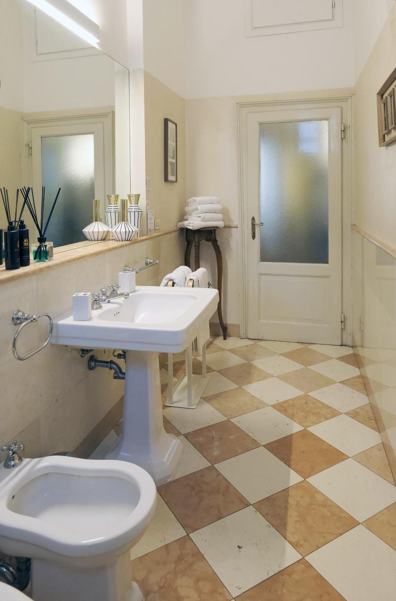 Comecasa 2 Bedrooms Apartment In Via Curtatone Milan Luaran gambar